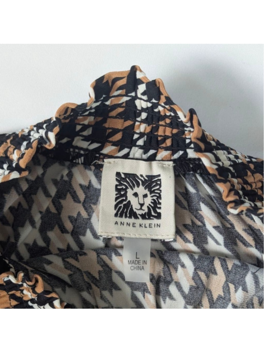 Anne Klein Houndstooth Smocked Neck Blouse Large - Picture 3 of 5